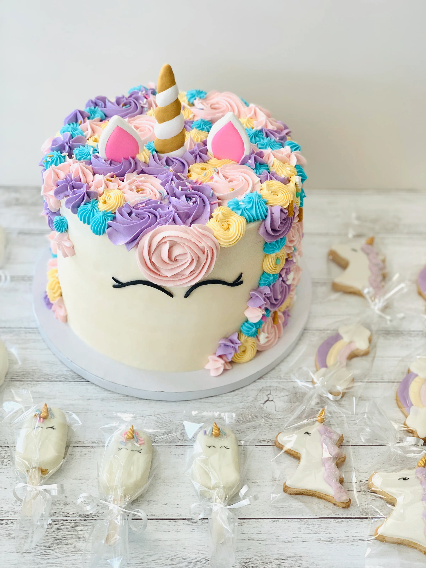 Homemade cookie gift boxes with pastel ribbons